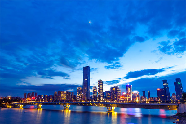 制定精準(zhǔn)企業(yè)戰(zhàn)略，引領(lǐng)企業(yè)邁向卓越發(fā)展新高度